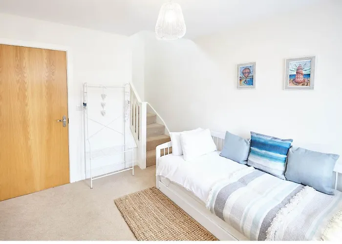 Host & - Coach House Retreat Whitby